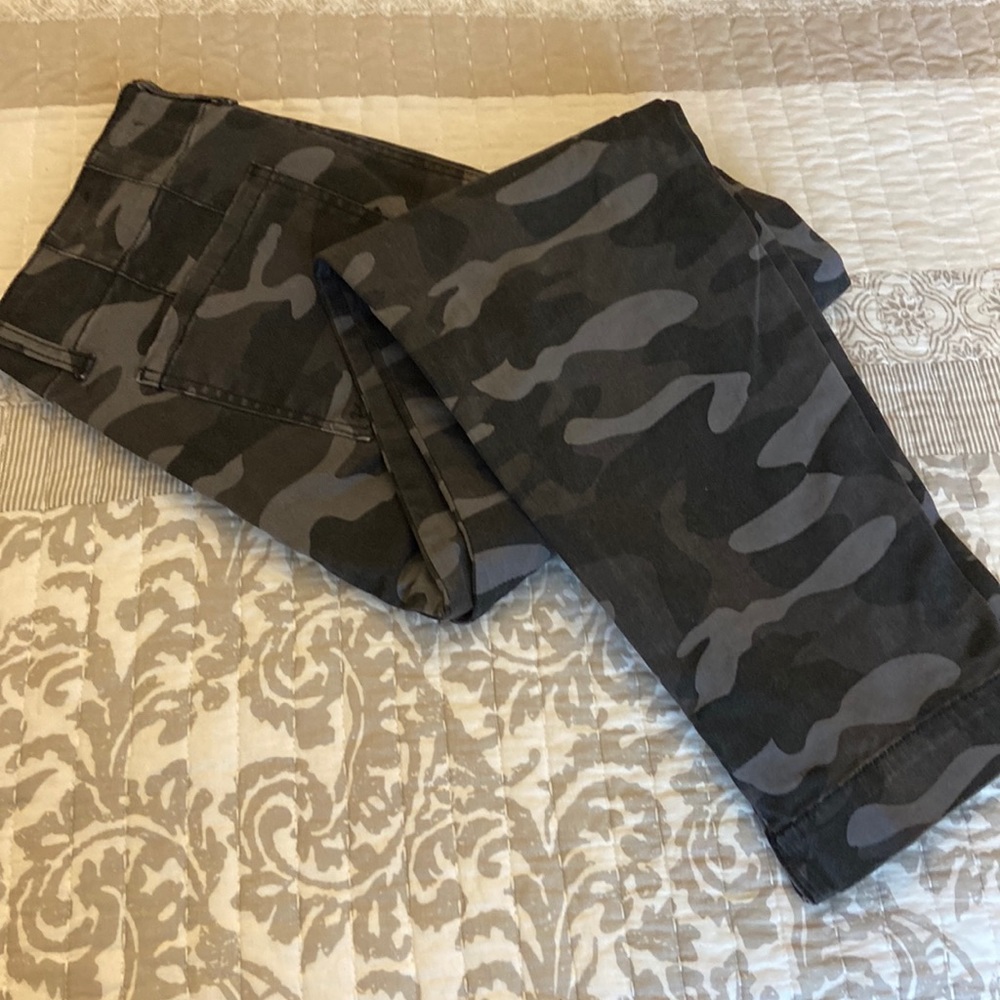 Kut from the Kloth Black Camouflage Ankle Pants